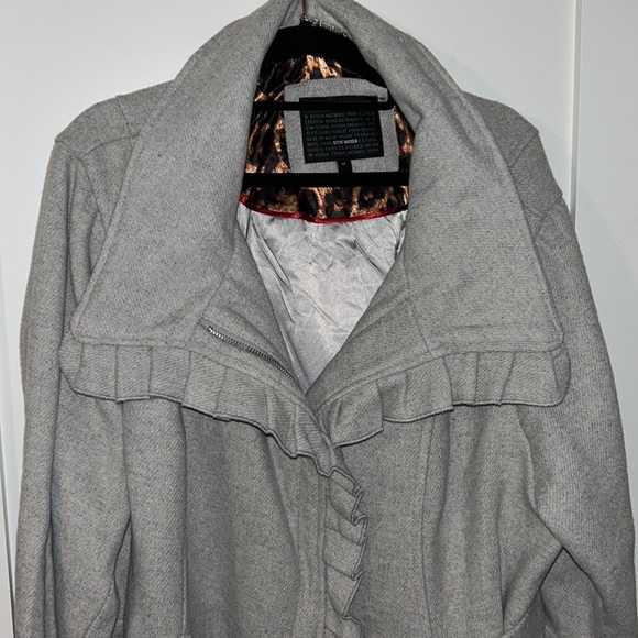 Steve Madden Light Gray Ruffle Trench Coat, Size 1X - Picture 9 of 14